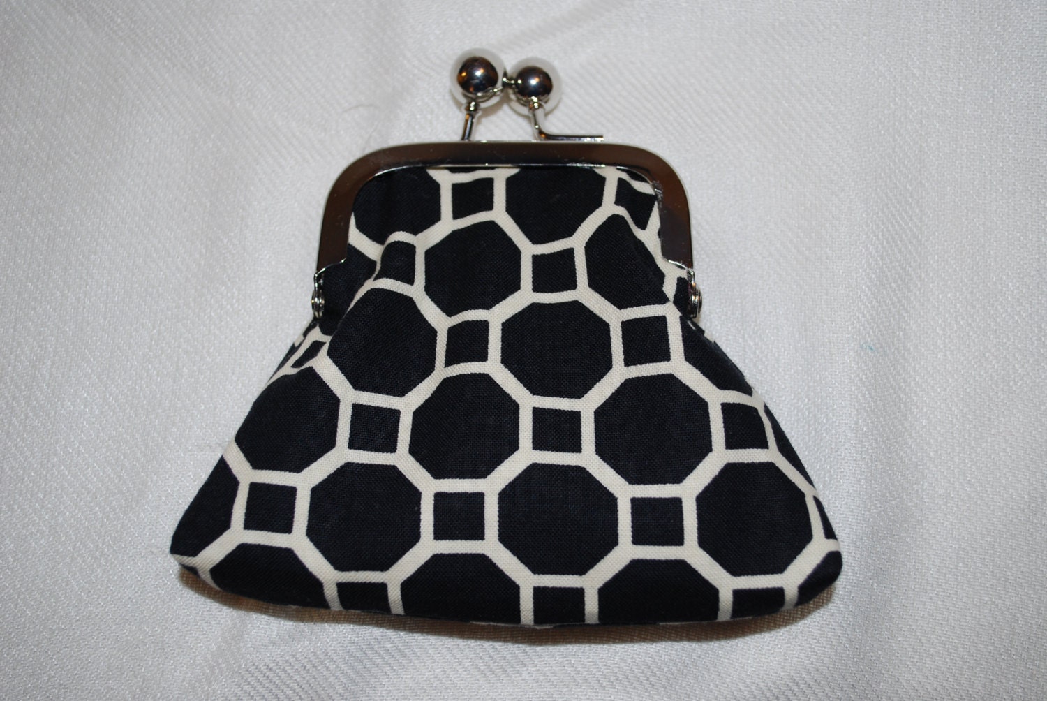 BlackGeometric Patterned Coin Purse with Bright Pink Lining