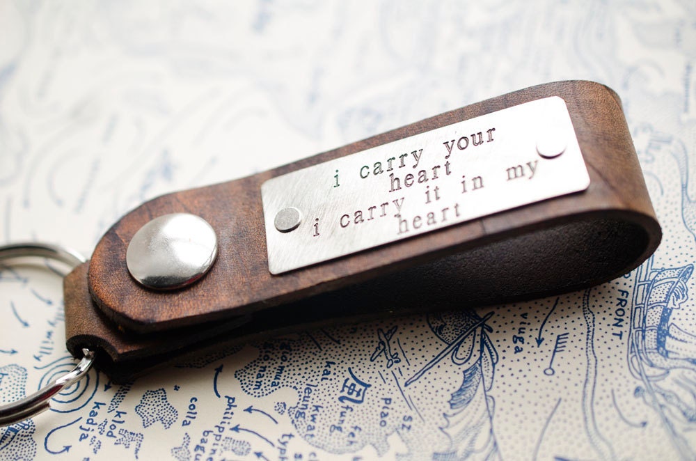 i carry your heart ee cummings custom Leather Keychain
