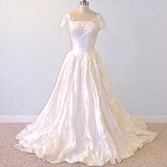 1950s Wedding Dress, 50s Silk Ivory Wedding Gown, Beaded Sequin Scalloped Lace Bridal Dress Cap Sleeve Full Skirt Vintage Wedding Gown