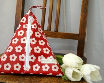Oilcloth Wash bag for kids and light traveling- red retro flower