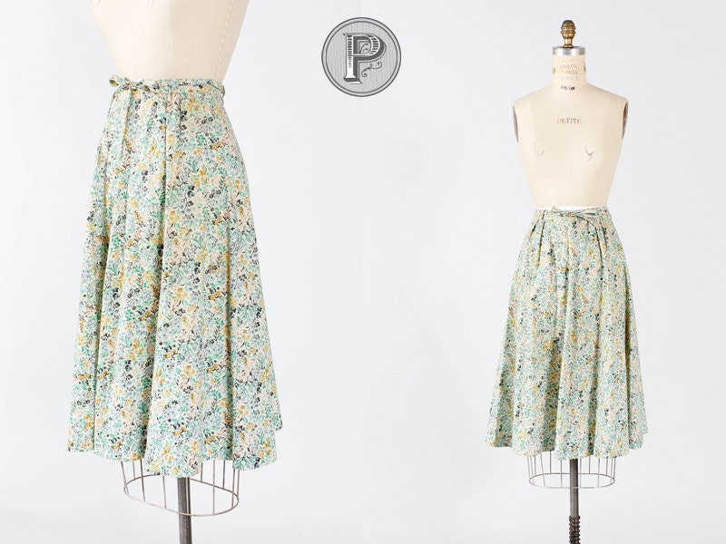1970s skirt xs / 70s floral print skirt : Conservatory