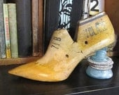vintage wooden shoe form - HiGH HEEL - VOLARE 7-1/2B - stiletto, pointed toe