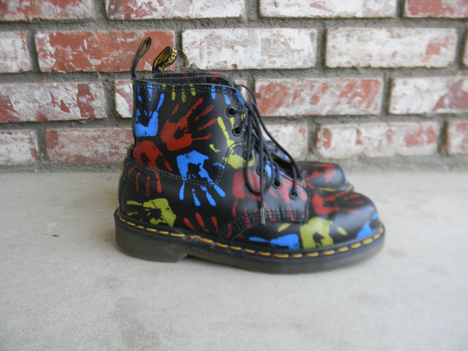 90s // RARE DR MARTENS
