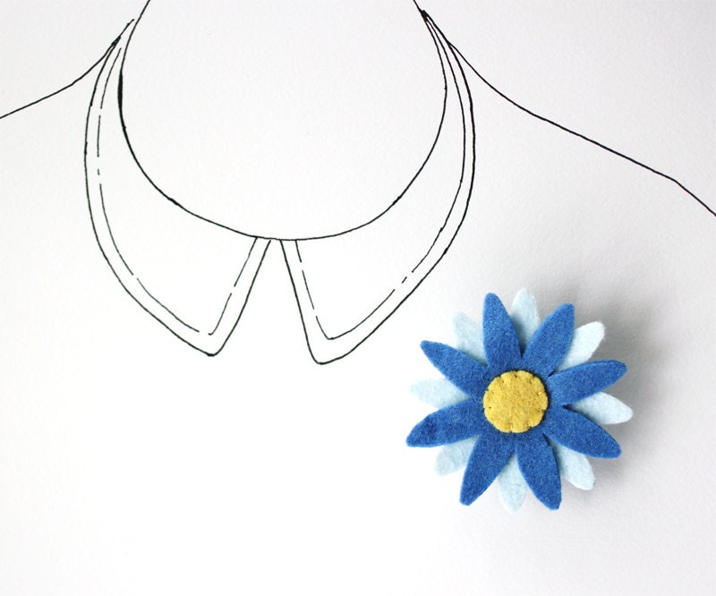 Spring Daisy - Felt Flower Brooch Pin - Blue Flower