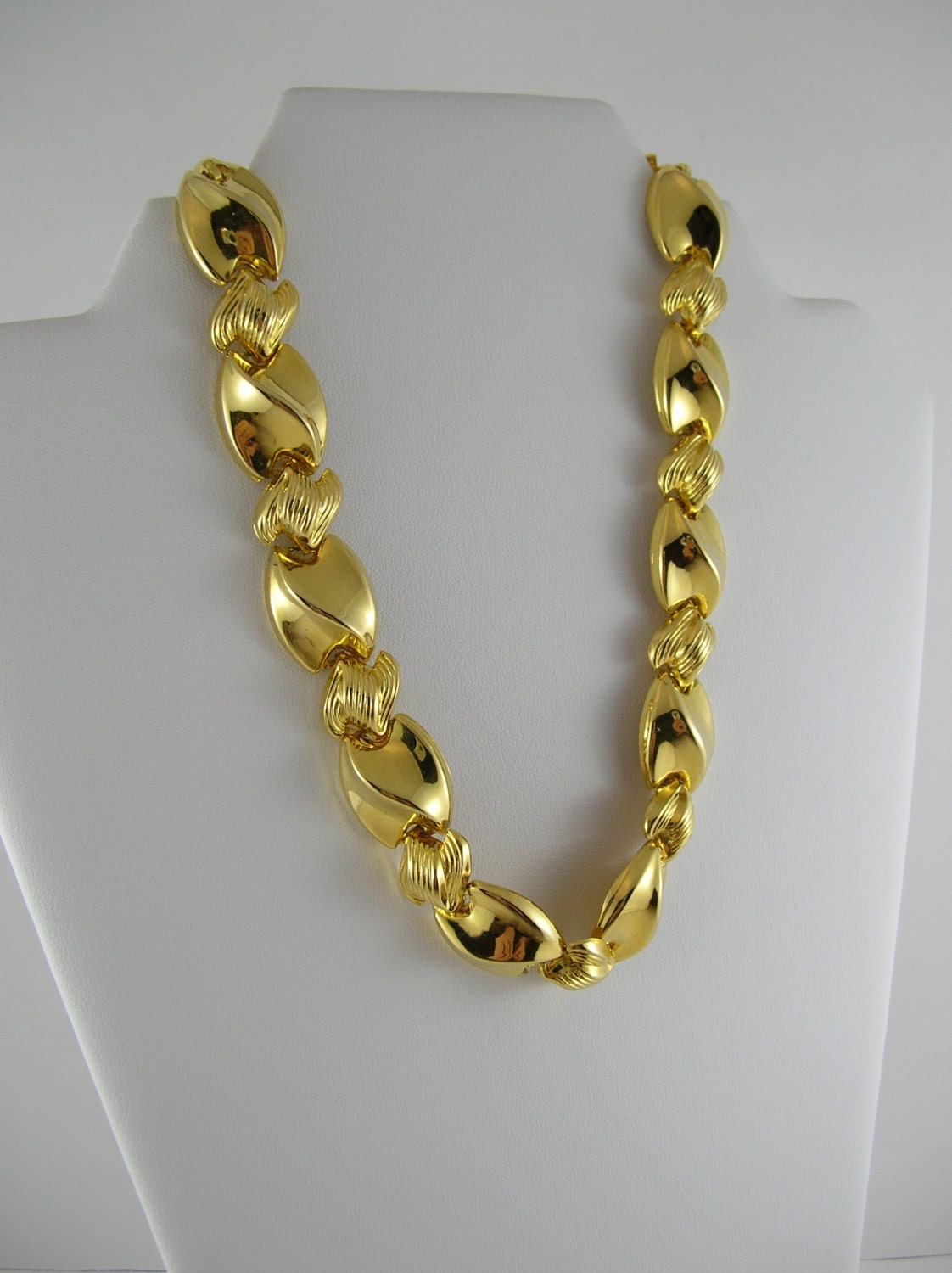 Vintage Gold Necklace Choker Collar & Earrings Set 80s Chunky Thick Gold Chain Link 1980s Mod Retro Boho Hipster Pin Up modernist Spring