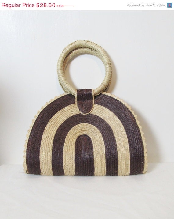 Vintage Straw Handbag /// Brown & Beige Woven Straw Purse