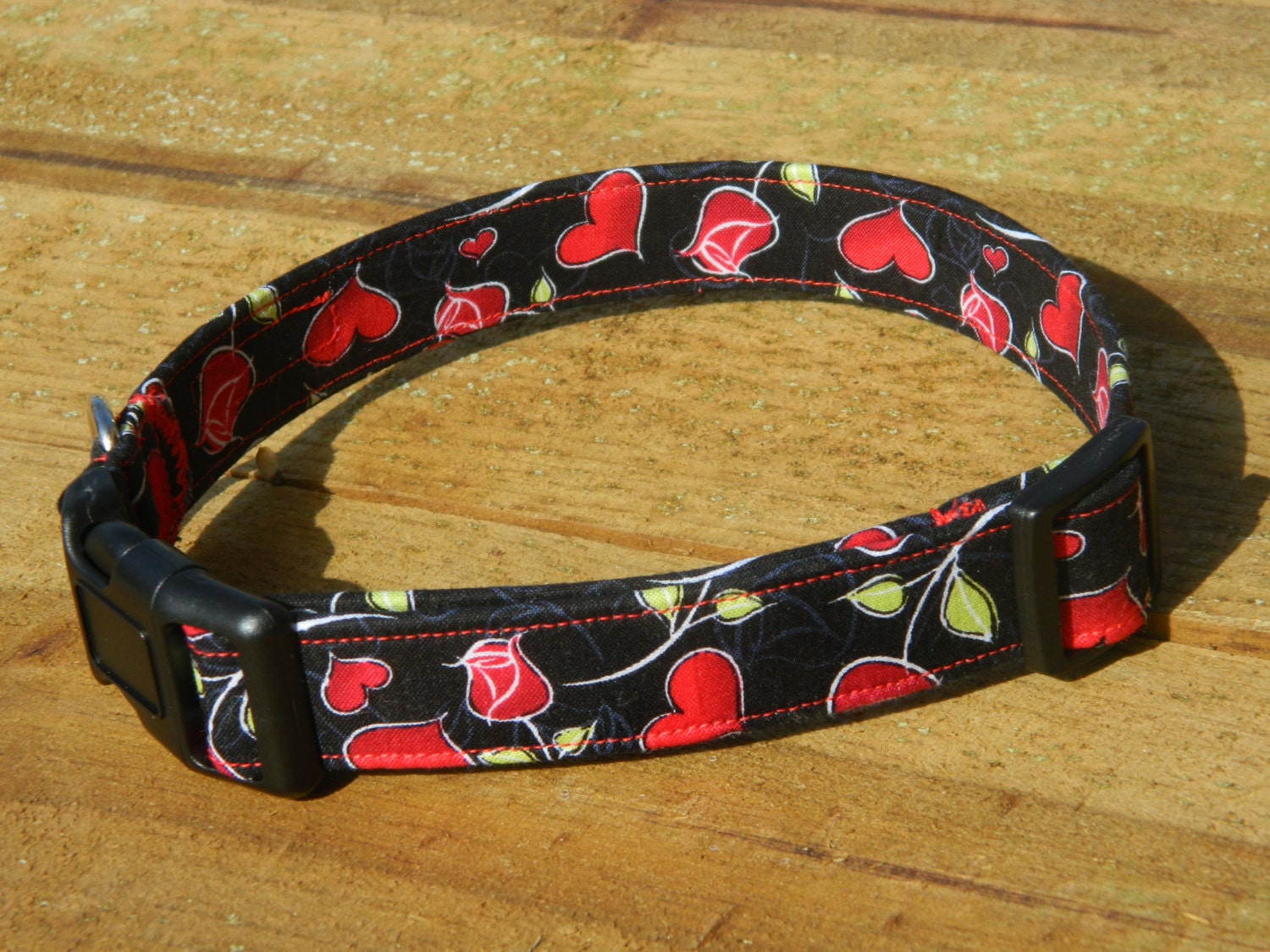 Hearts and Roses Dog Collar in Extra Large