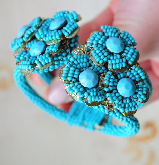 Vintage flapper turquoise color seed beads flower bracelet