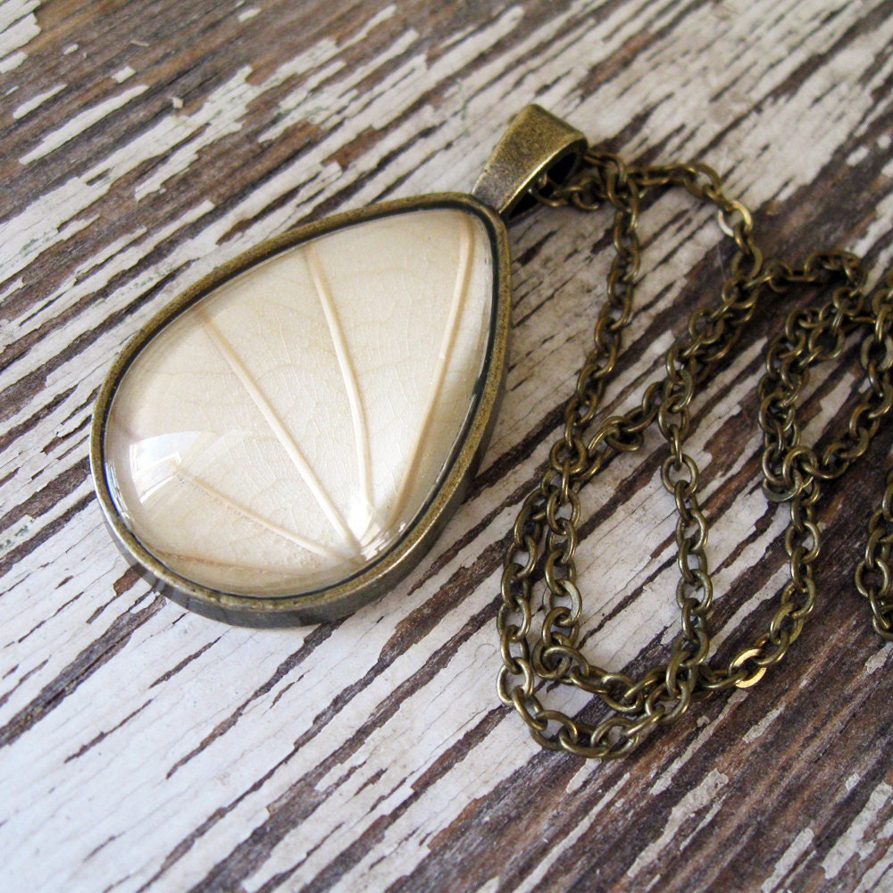 Pearly White Botanical Teardrop Necklace