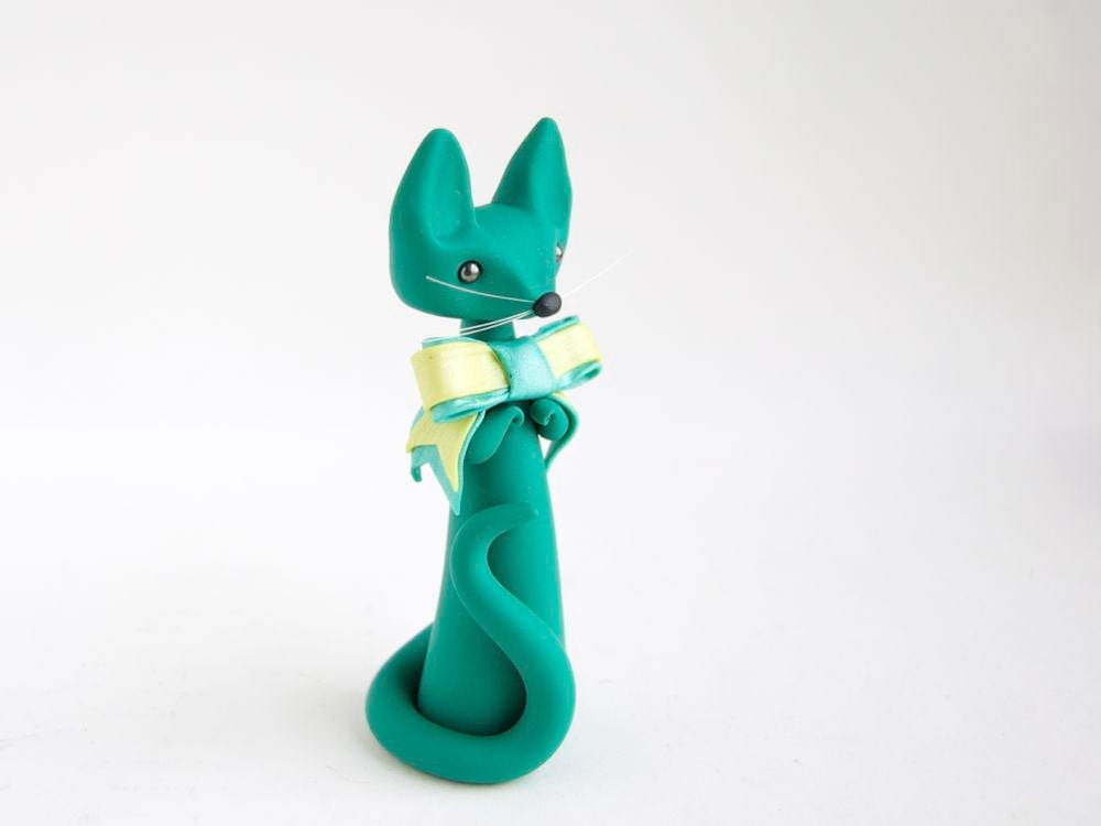 Emerald Green Kitten - Cat Figurine with a Bow - by Bonjour Poupette