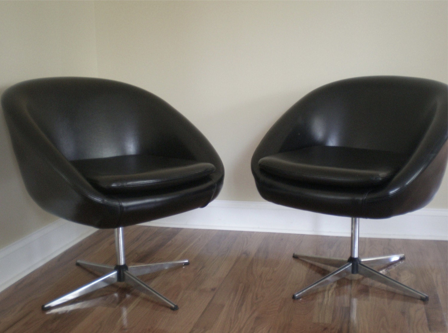 Modern Overman Style Pod Chair / Pair Side Chair