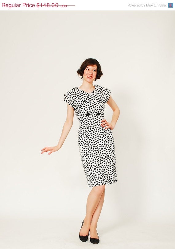 30% OFF - Vintage 1950s Dress - 50s Novelty Print Dress - The Oxford Comma Dress