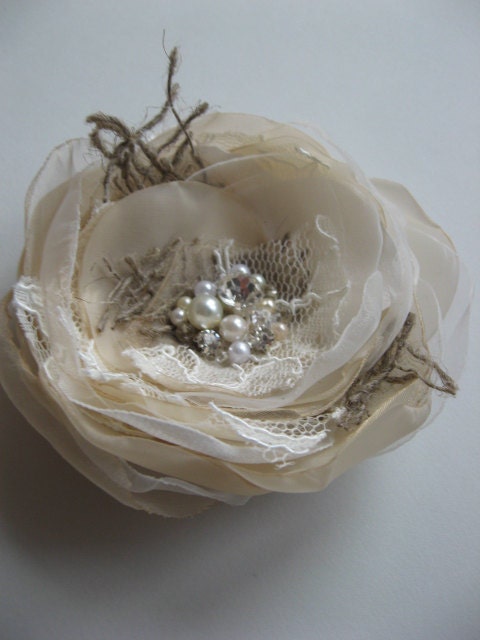 Rustic wedding accessories, bridal flower hairpiece, shabby burlap vintage weddingt, bridal lace flower, Beige Ivory Fascinator