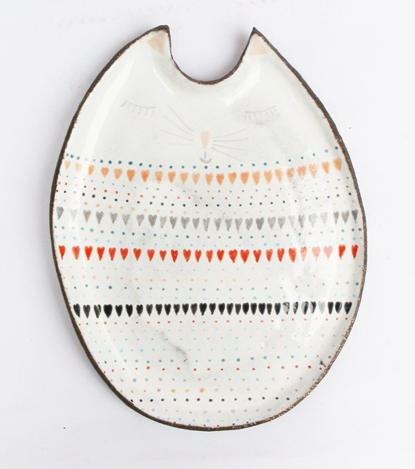 Cat plate - with so many dots and hearts... :-)