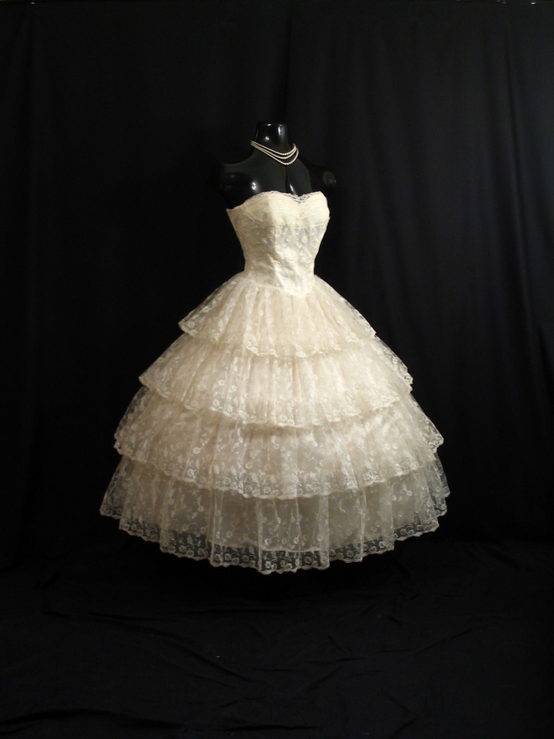 Vintage 1950's 50s STRAPLESS Bombshell Ivory Chantilly Lace Tulle Circle Skirt Party Prom Wedding DRESS Gown