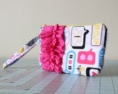 ruffled wristlet -- hello conversation bubbles