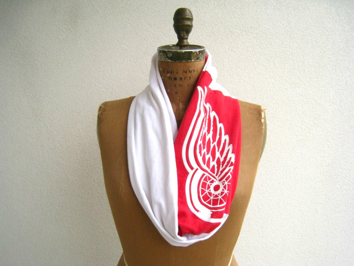 Detroit Red Wings T Shirt Infinity Scarf / Eternity Scarf / Red White / Recycled / Upcycled / NHL Ice Hockey / Cotton / Soft / Fun / ohzie