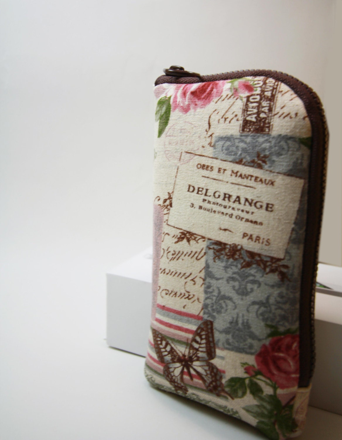 Iphone 5 Case /Sleeve / padded zipper pounch with 2 interior pocket- Rose