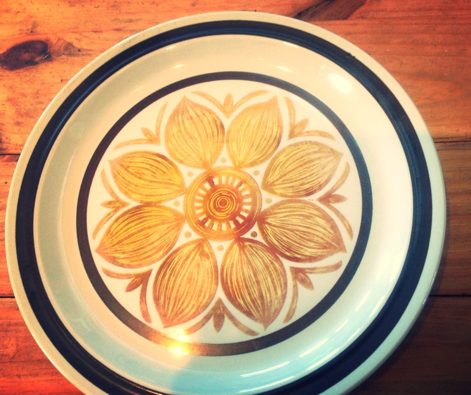 Vintage floral large plate perfect for a  garden party