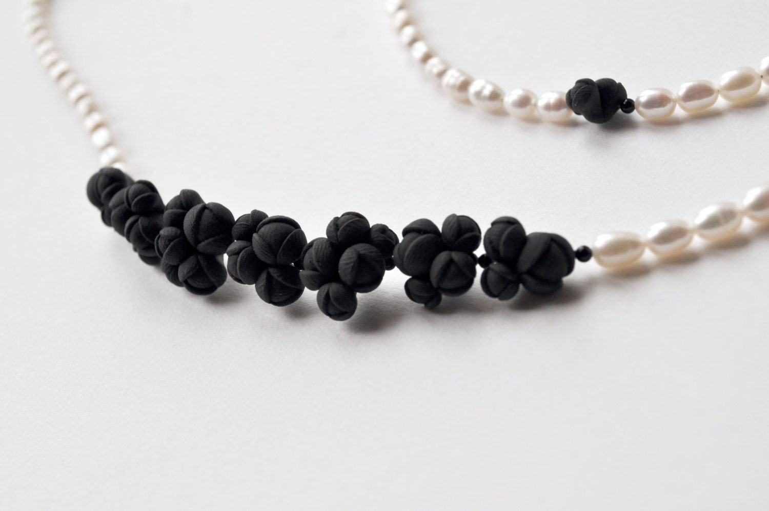 chic glamour, minimalistic, elegant, glam, fresh water pearls, flower necklace nO 202 ''retro flowers in black between fresh-water pearls''