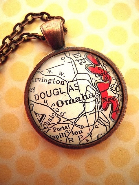 Vintage Omaha Nebraska Glass Map Pendant Necklace