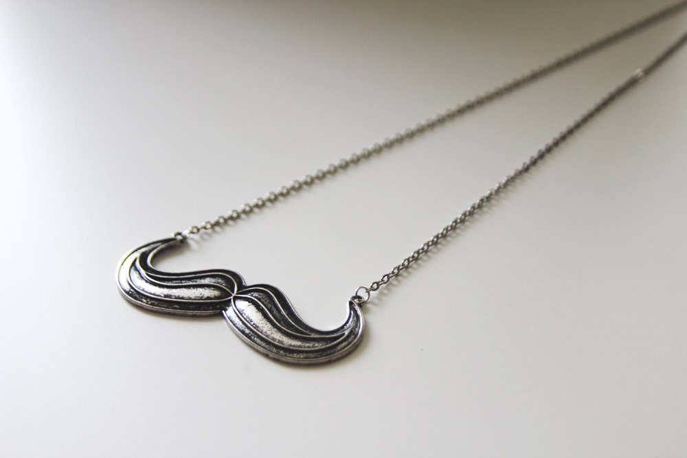 Cool Moustache Necklace (VNL-63)