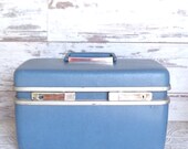 Vintage Royal Traveler Blue Train / Makeup Case Bag Suitcase Traveling Case 15 x 8 No Key