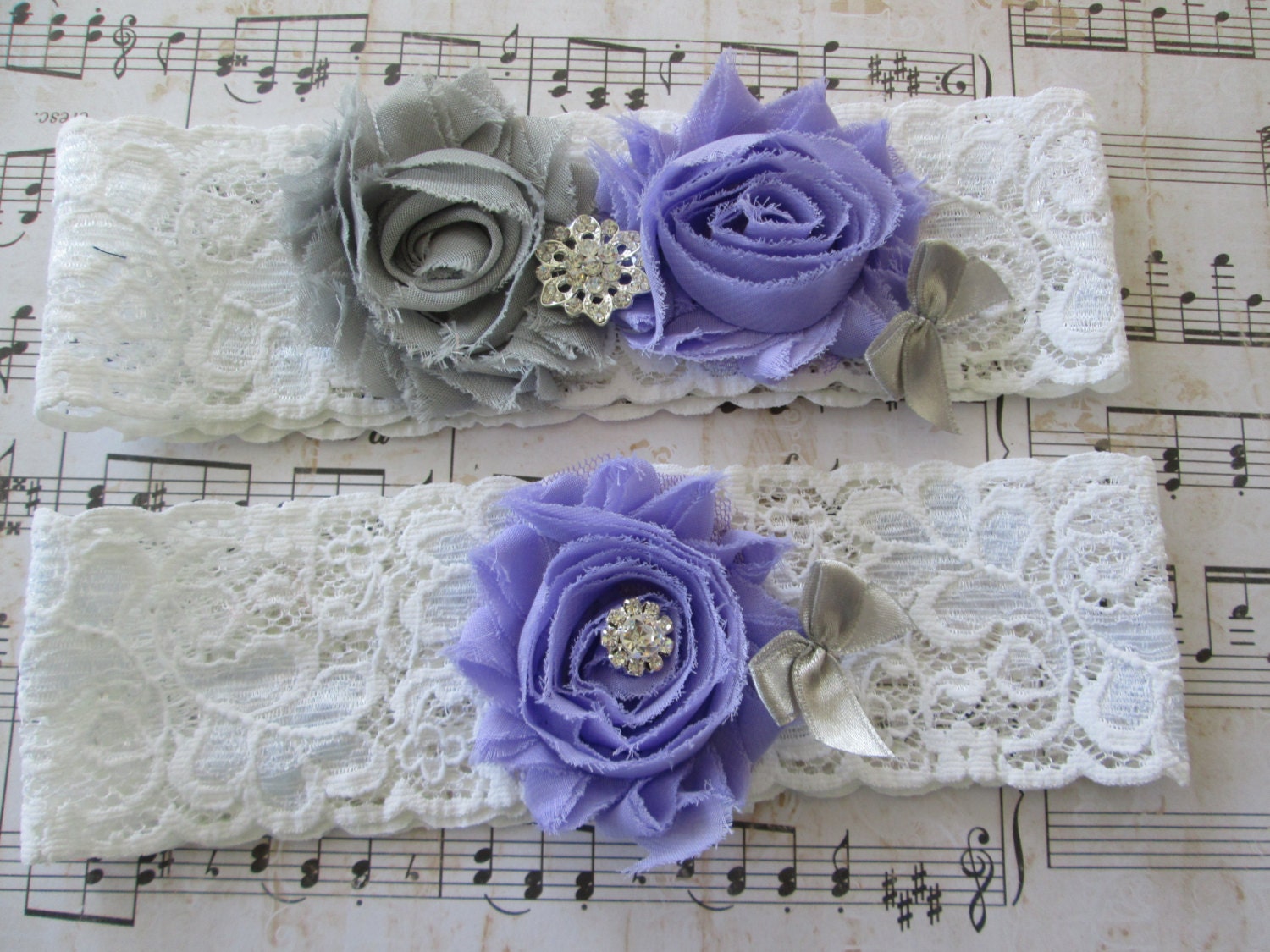 Lavender and gray wedding garter, bridal garter set. Fabric flower bridal garter Shabby chic vintage style garter set