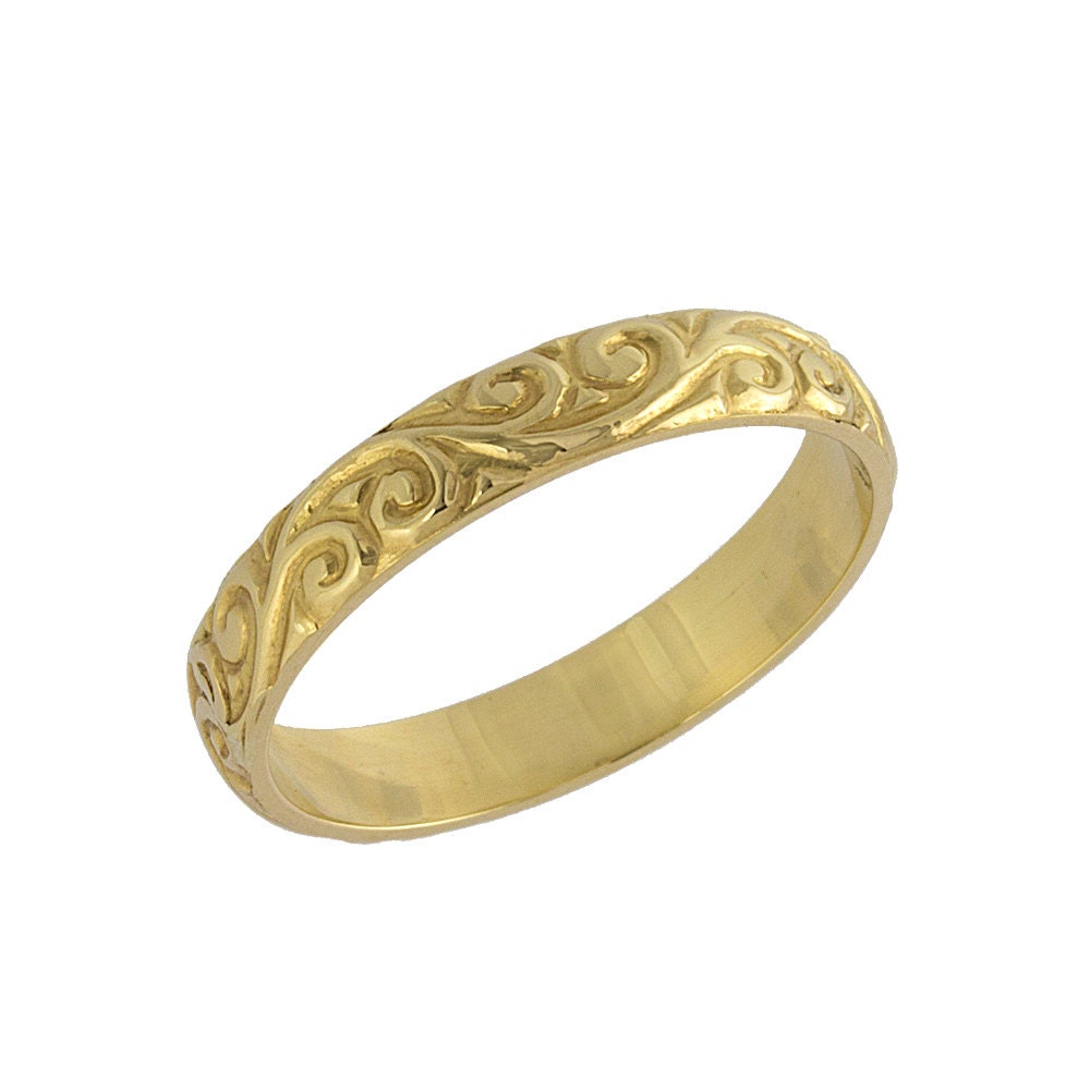 Vintage Scrolls Engraved Wedding Band in 14k Yellow Gold