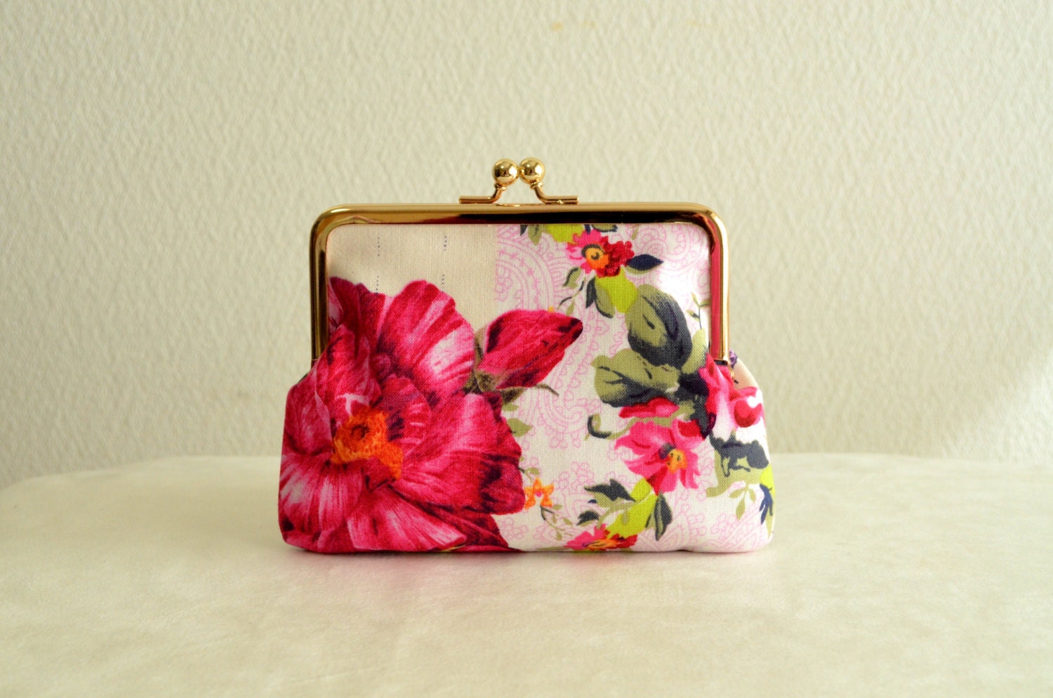 Clasp purse with Novelty floral, bird, and butterfly