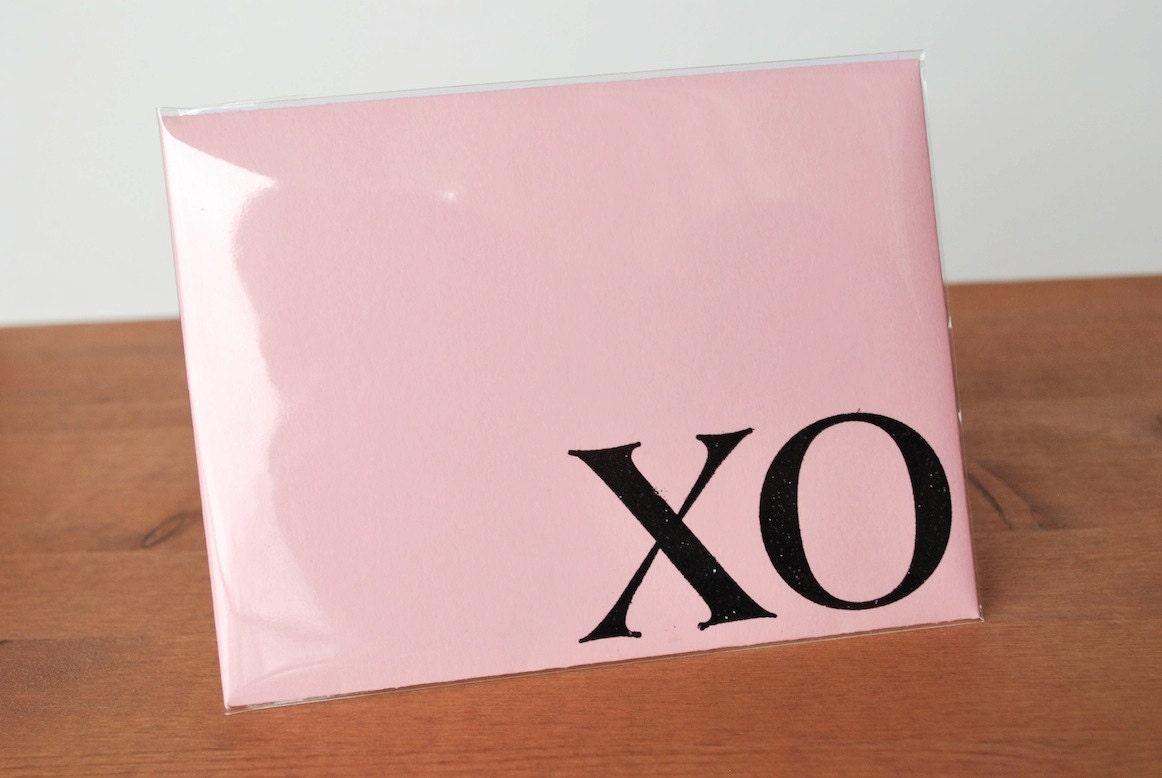 light pink envelope single: xo xo hugs and kisses