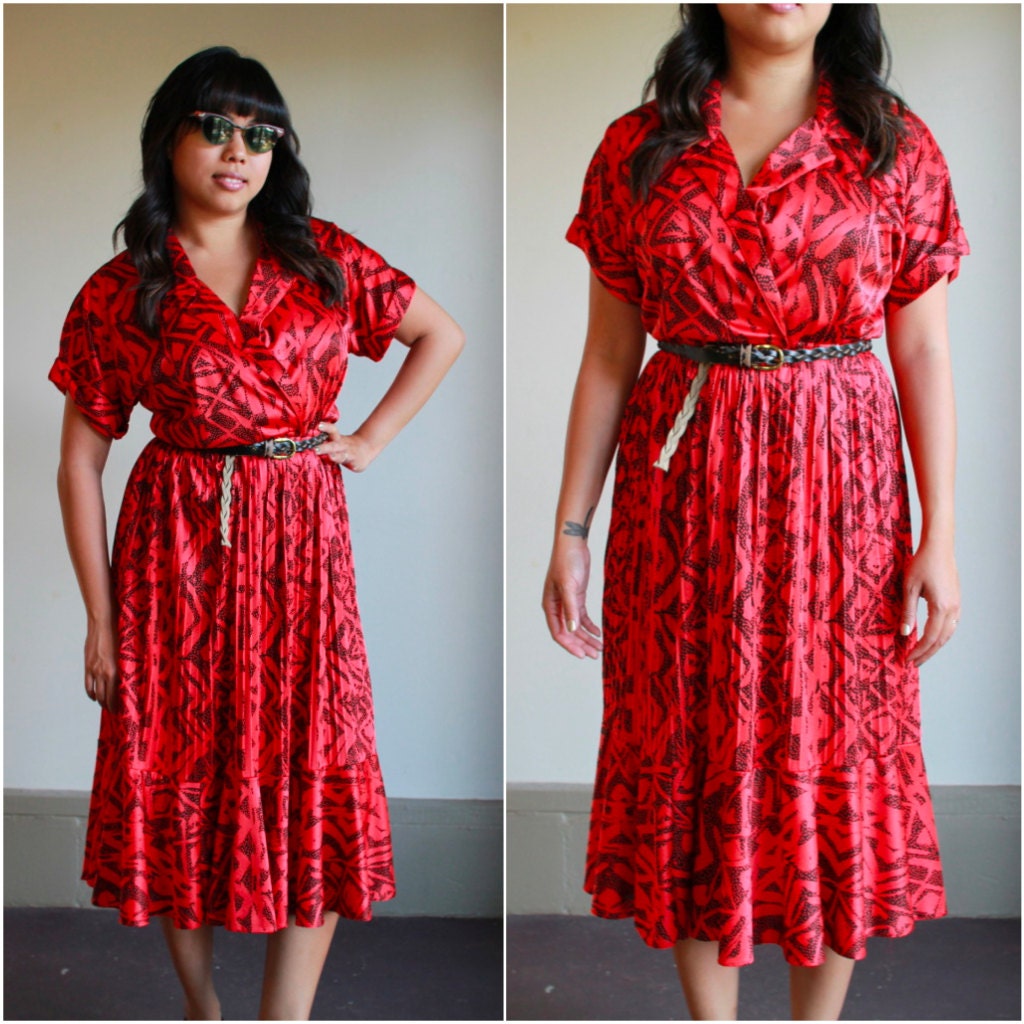 Vintage 70s Dress  /  Red And Black Tribal Print 1970s Dress With Pleated Midi Skirt Shirtwaist  /  M L