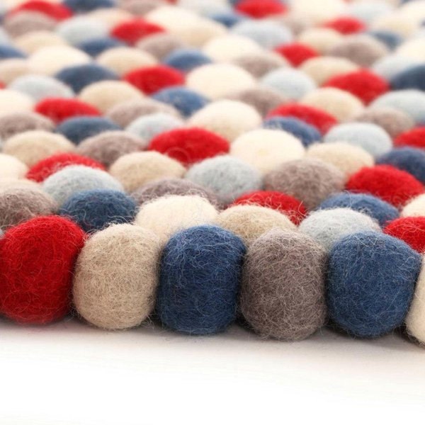 4.5ft Round Felt Ball Rug