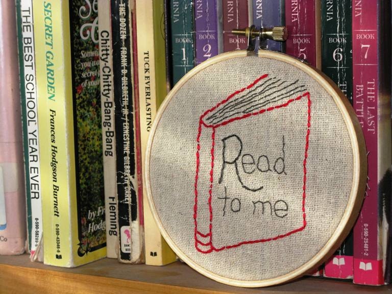 Read to Me Hoop Art