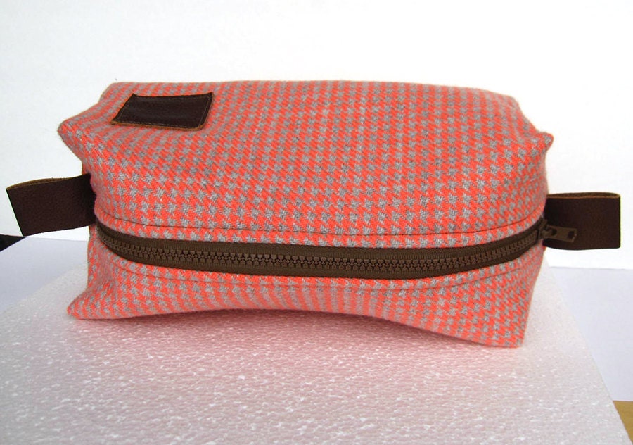 Wool toiletry bag, men's dopp kit, wash bag, shaving bag, pink hounds tooth wool