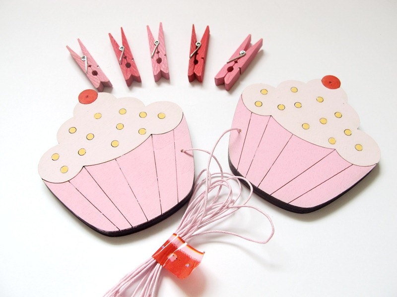 Children's Artwork display hanger- Cupcakes- Pink wall art for girls - kids art hanger, baby shower decoration