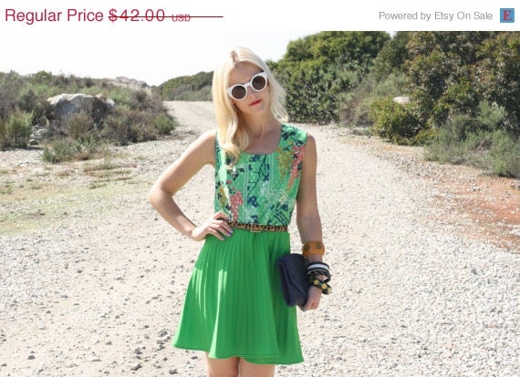 20% Off MEMORIAL DAY SALE Vtg 1960s 60s Mod Green Floral Mini Dress w/ Pleated Skirt L/Xl
