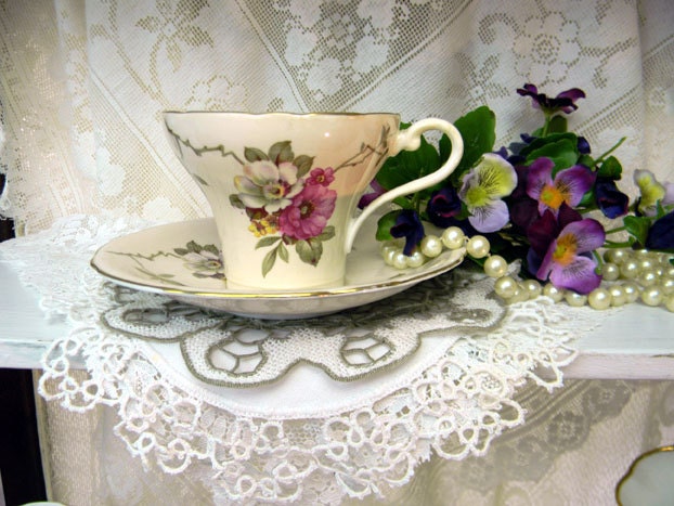 1930s Aynsley Teacup Tea Cup and Saucer - Footed Set - Bone China England 9494