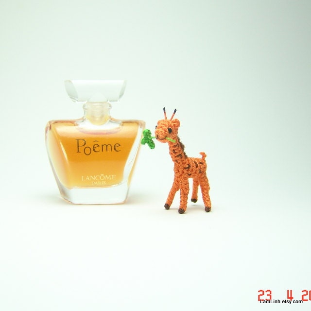 1.2 inch crochet giraffe - tiny amigurumi miniature animal
