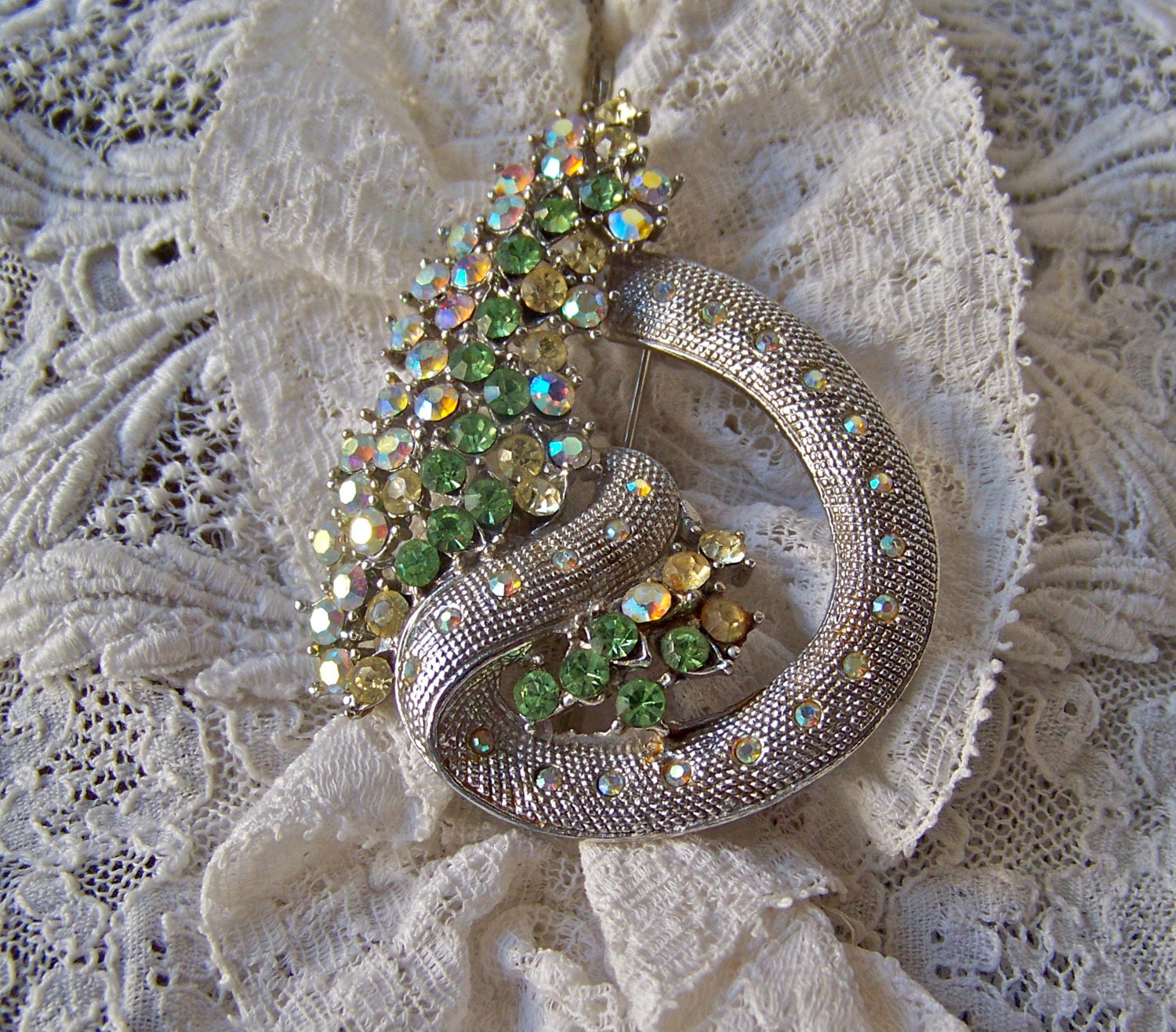 Vintage Rhinestone and Mesh Rope Brooch