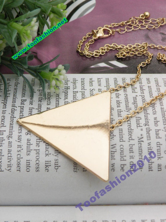Pretty retro gold transmutative triangle necklace pendant jewelry vintage style