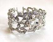 Bridal luxury swarovski rhinestone intricate jewel pearl bracelet.