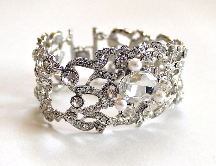 Bridal luxury swarovski rhinestone intricate jewel pearl bracelet.