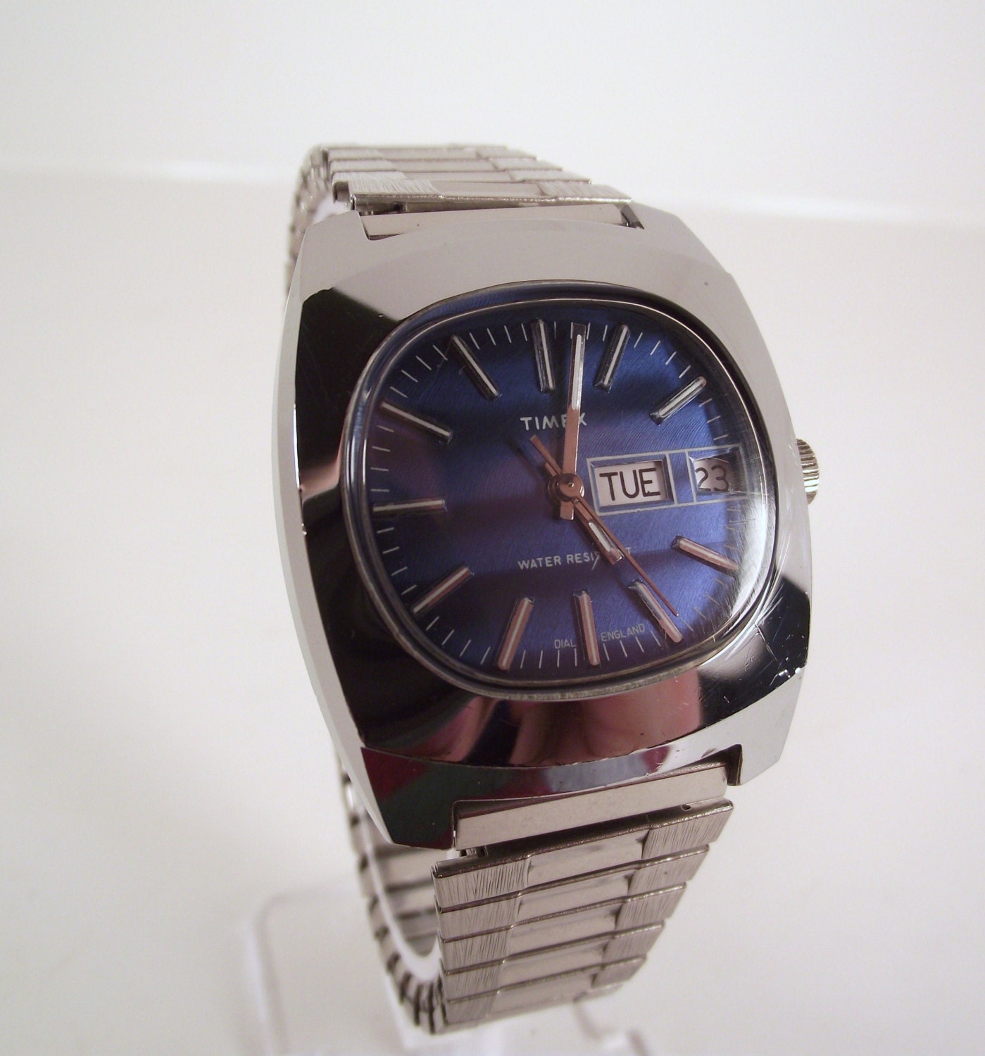 Vintage 1970s Silver Color Timex Wind Up Retro Style Men's Watch W/Day & Date Window and Sweep Second Hand W/Blue TV Shaped Dial
