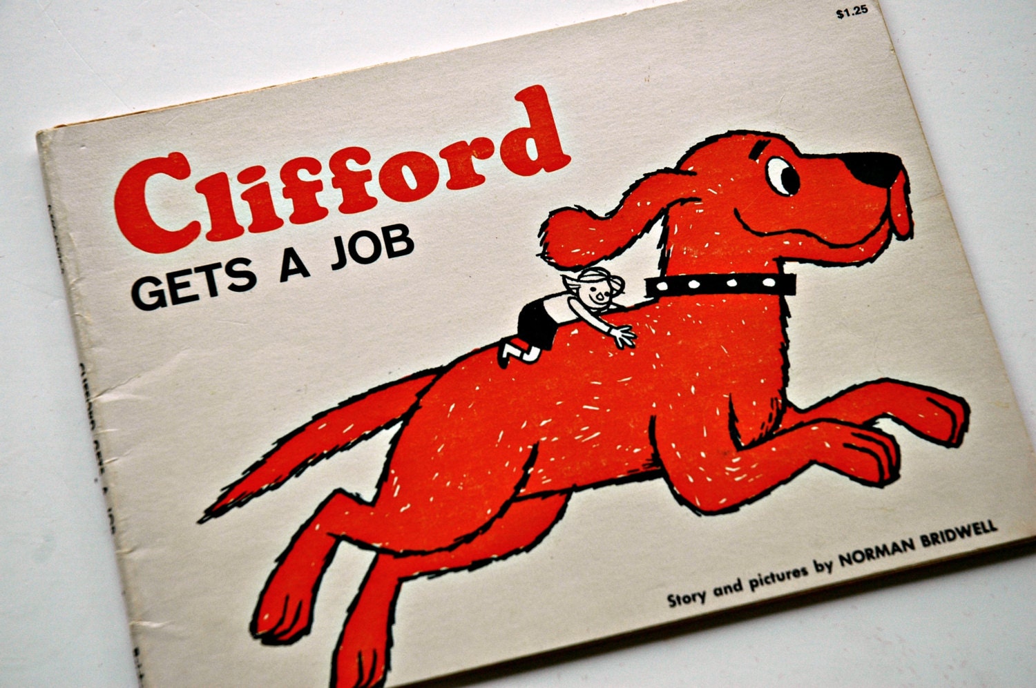 Vintage Clifford "Gets a Job" 1965 Release Norman Bridwell Scholastic Children's Book