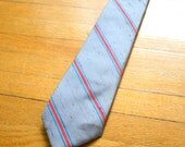 Vintage GRAY and RED Striped Mod Retro Hipster Tie....mens. tie. neck tie. 1980s tie. hipster. urban. leggett. silk tie