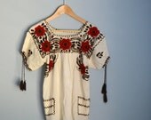 Vintage 70s Ivory Floral Mexican Oaxacan Floral Hippie Gauzy Blouse // womens medium