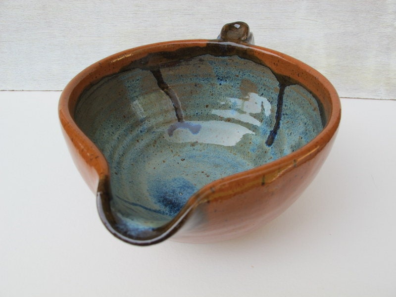 Ceramic Spouted Mixing Bowl // Handmade Pottery Spouted Bowl // Kitchen Pottery in Blue and Brown
