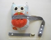 Black and White Chevron BABY GIFT SET, Sophie Toy Tether Leash Sippy Saver, Pacifier Soother Clip