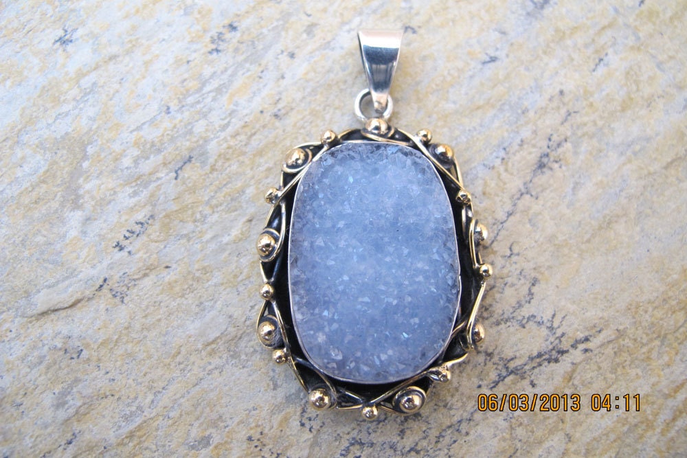 Druzy Chalcedony Pendant with Sterling Silver and 9 Carats Gold